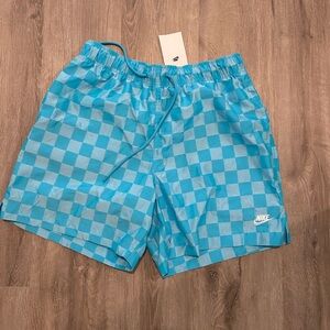 Men's Nike standard fit shorts
